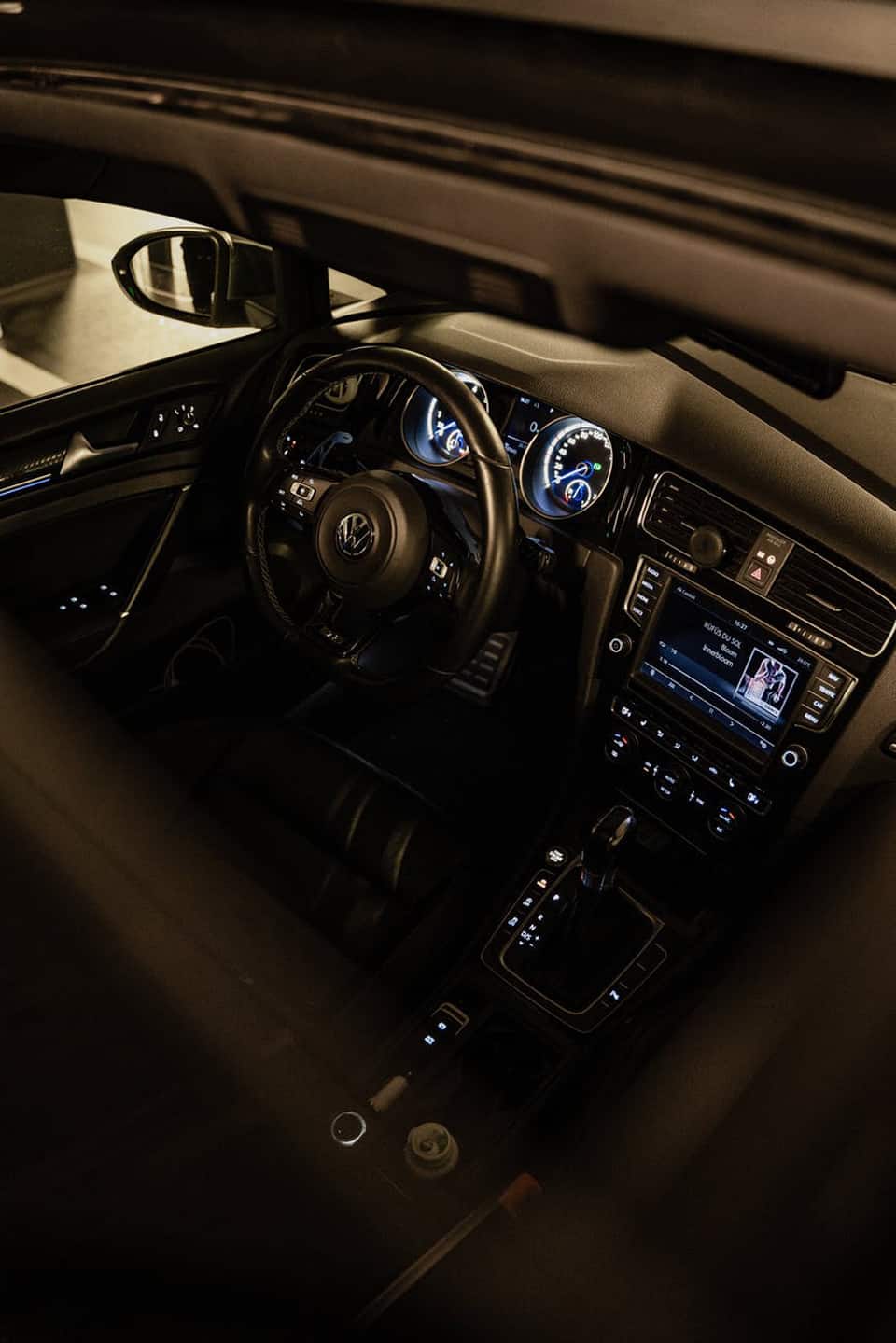 Quando surgiu o rádio automotivo?