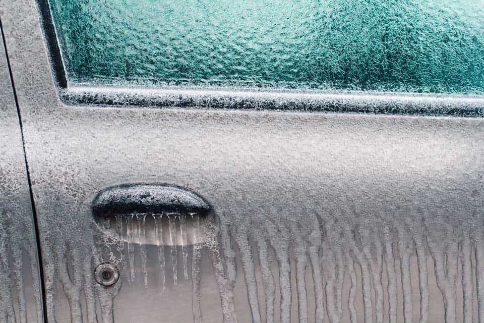 Temperatura despencou? Atenção com a pintura do carro no frio!