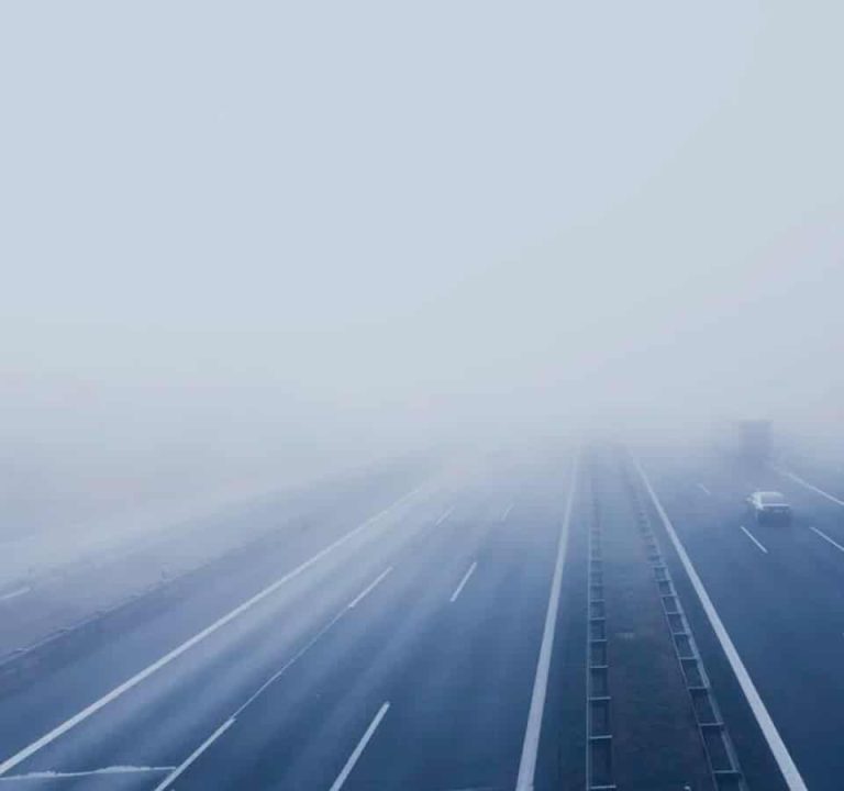Cuidados ao dirigir na neblina