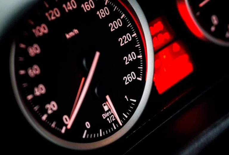 Na Europa, limitador de velocidade será obrigatório em automóveis