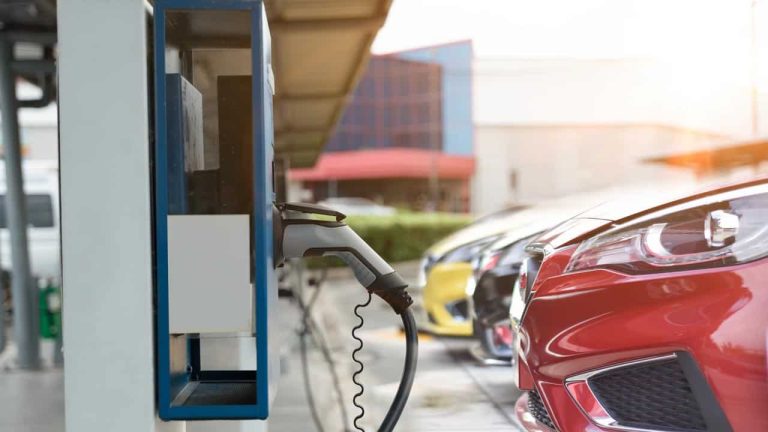 China tem mais de 500.000 carros elétricos vendidos em 1 mês