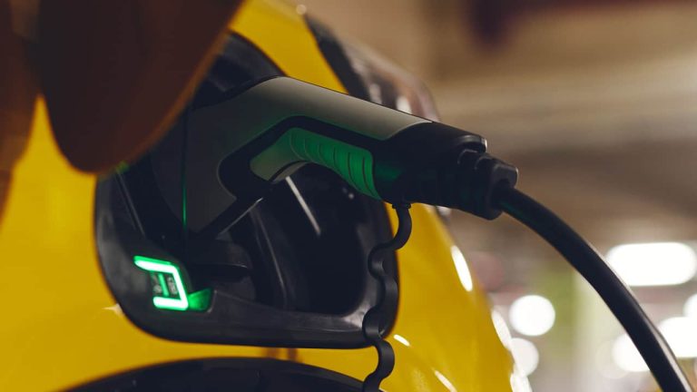 Startup brasileira oferece carro elétrico barato